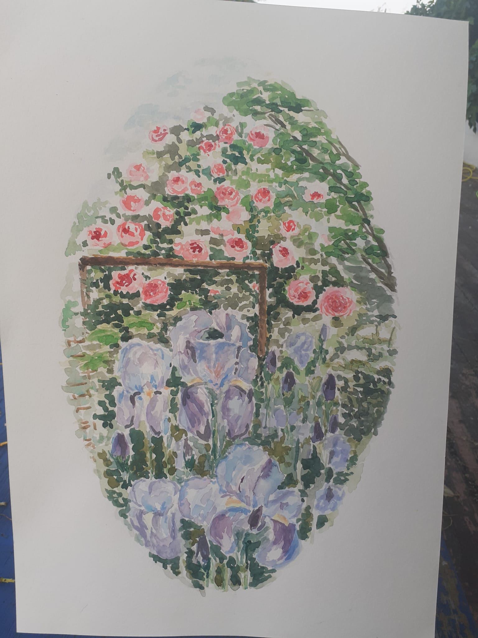 un fiore viola fatto con l'acquarello